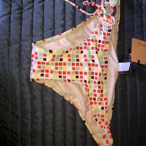 Women small size M top size L